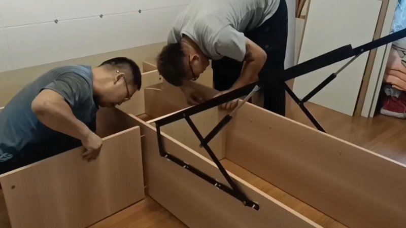 小蜜蜂搬家